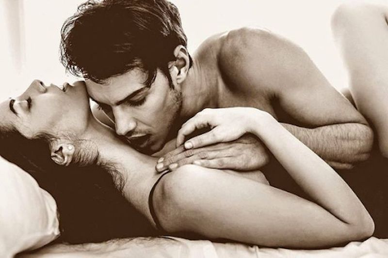 Nằm Mơ Thấy Ngủ Với Đàn Ông Đánh Con Gì?